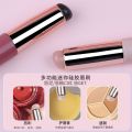 The mini silicone lip brush is a single makeup brush for carrying a nail cover, a finger brush, a lipstick, a smudge brush, and a lip moisturizer. 