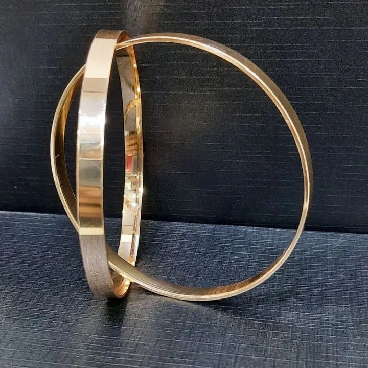 Pair%20of%20Bangles%20Jewelry%20Kara%20Plain%20Golden%20Color%20Stainless%20Steel%20High%20Quality%20for%20Girls%20and%20Women%20-%20Image%204