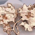 Women Vintage Imitation Pearl Color Block Maple Leaf Brooch Pin Jewelry Gift. 