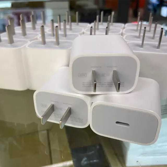 Original%2020W%20PD%20Fast%20Charging%20Adapter%20for%20all%20iPhone%20-%20Image%205