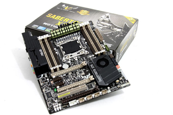 Core i7 4820K,Sabertooth X79,8 Ram Slots