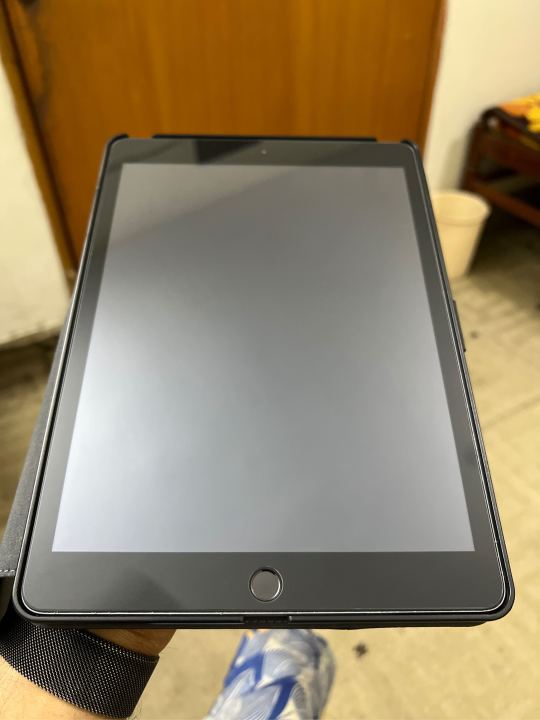 Compatible%20With%20iPad%205Th%20&%206Th%20Generations%20Screen%20Matte%20Ceramic%20Protector%20-%20Image%204