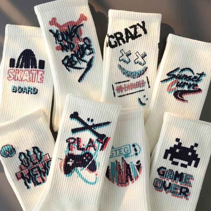 Graffiti socks men's ins, trendy and versatile, high-value mid-cut autumn student sports basketball socks, long tide men's stockings