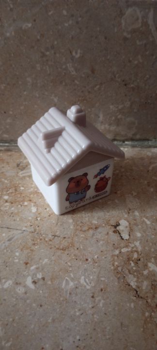 Cute%20Capybara%20Themed%20Manual%20Pencil%20Sharpener%20with%20Dual%20Holes%20and%20Beige%20Lid%20for%20Kids%20and%20Students%20-%20Image%204