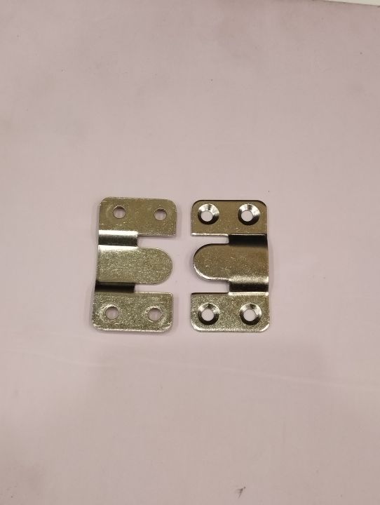 Premium%20Heavy%20Duty%20Steel%20Flush%20Mount%20Bracket%20-%20Single%20Pair%20of%20Interlocking%20Clips%20for%20Securely%20Hanging%20Photo%20Frames,%20Mirrors%20&%20Furniture%20-%20Image%206