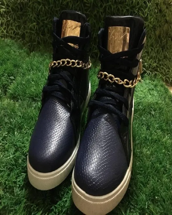 Black%20Stylish%20Fashion%20Sneakers%20-%20Image%203