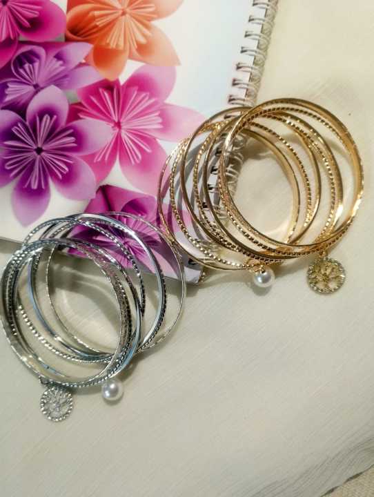 Luxury%20Metal%20Bangles%20Set%20with%20Tussles%20Twisted%20Designated%20%E2%80%93%20Gold,%20Rose%20Gold,%20Silver%20&%20Black%20Plated%20%7C%20Elegant%20&%20Durable%20Bracelets%20for%20Casual%20&%20Party%20Wear%20-%20Image%204