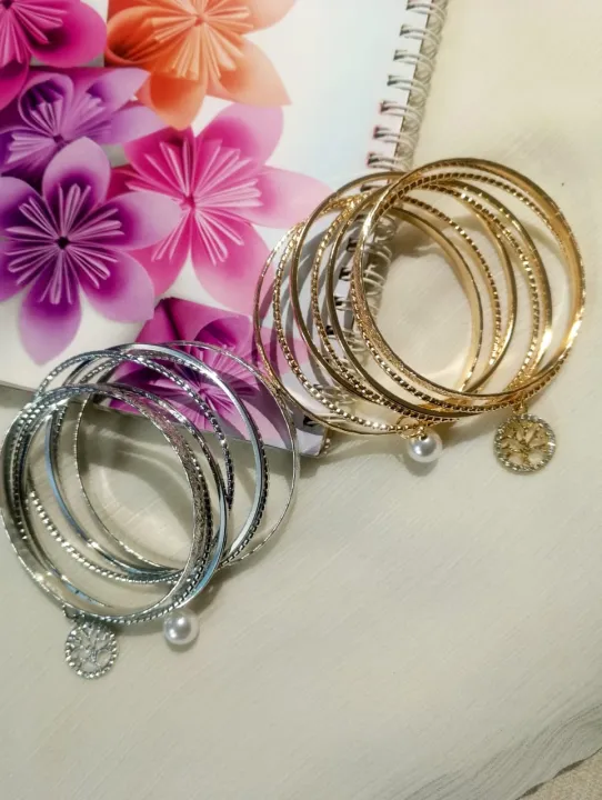 Bangles%20Sets%20with%20Hanging%20Charms%20%7C%20Traditional%20Pakistani%20Jewelry%20for%20Weddings%20&%20Festivals%20-%20Image%203