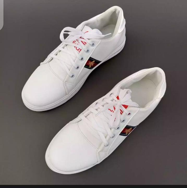 Men%E2%80%99s%20Stylish%20White%20Casual%20Sneakers%20%E2%80%93%20Comfortable%20&%20Trendy%20Everyday%20Shoes"%20-%20Image%204