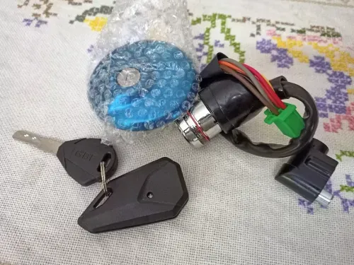 Suzuki%20GS%20and%20SE%203in1%20Knife%20Style%20Key%20Kit%20with%20Ignition%20Switch,%20Tank%20Lid%20and%20Handle%20lock%20-%20Image%205