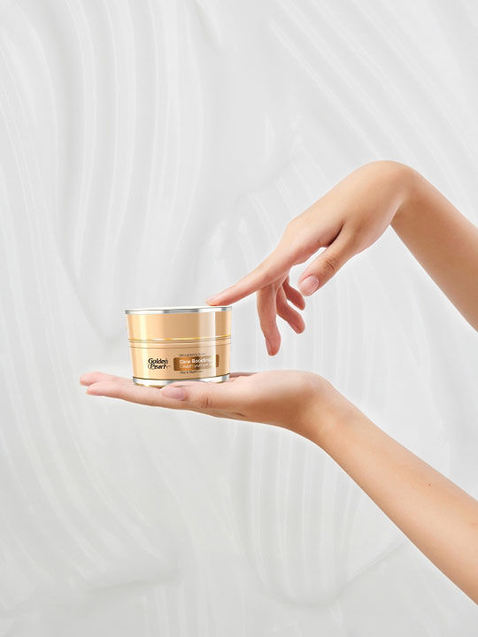 Golden%20Pearl%20Glow%20Boosting%20Cream%20-%20Image%203