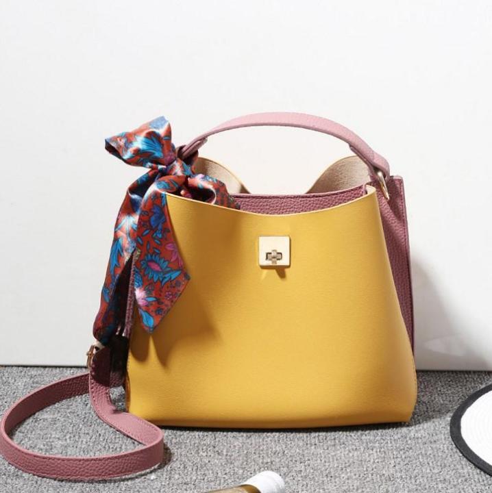 Branded leather handbags/ designer bags/Chap Ladies Handbags/ cross bag female big bag new Korean version/bucket bag yellow