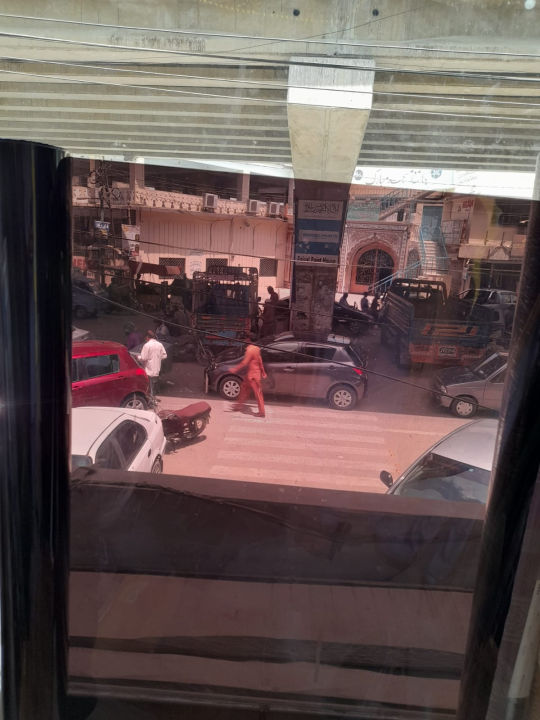 PLAIN%20BLACK%20TINTED%20GLASS%20PAPER%20BLOCKS%20UV%20LIGHT%20RAYS%2050%25%20BLOCKAGE%20OF%20SUNLIGHT%20AESTHTICS%20TRANSFORM%20WINDOWS%20AND%20DOORS%20USE%20ON%20CARS%20WINDOWS%20AND%20ANY%20WHERE%20YOU%20FEEL%20RIGHT%20WATER%20PROOF%20SOLAR%20FILM%20-%20Image%206