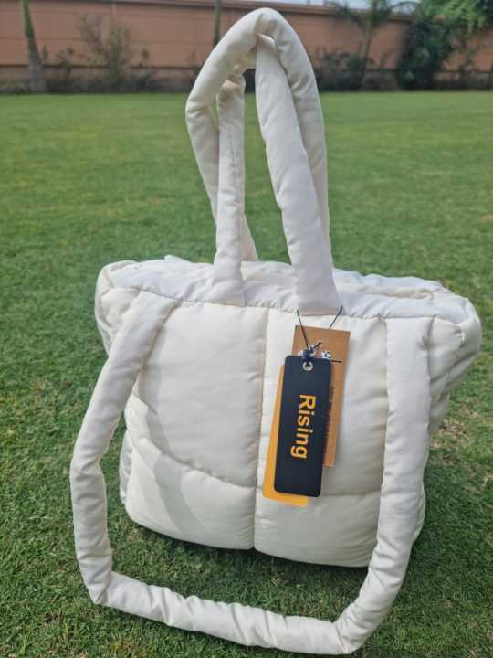 Large%20Square%20Queenie%20Quilted%20Zipper%20Bag%20with%20Handle,%20Fashionable%20and%20Spacious%20Tote%20Bag%20-%20Image%205