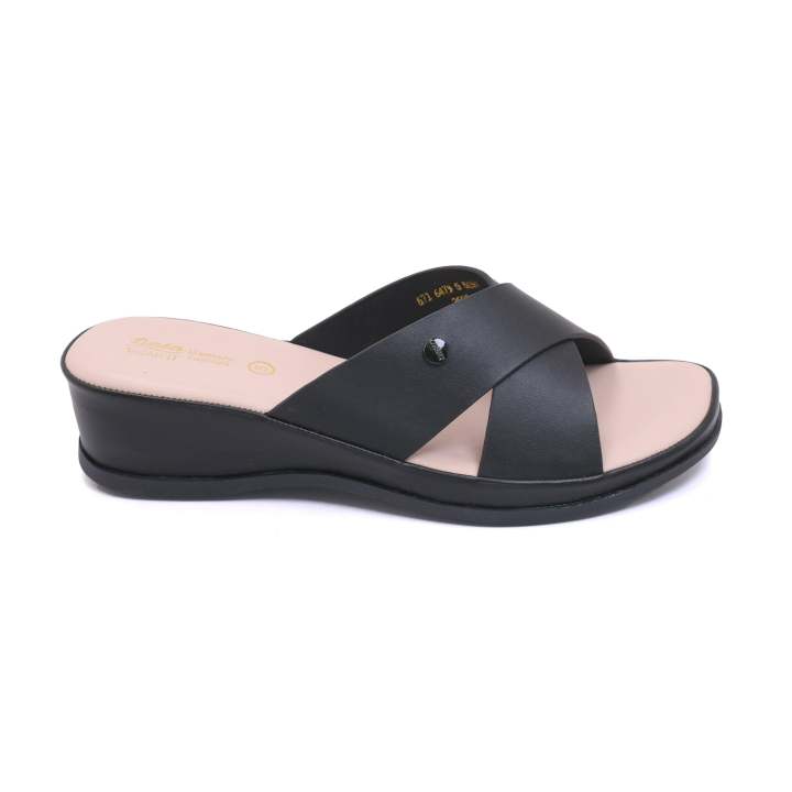 Comfit%20By%20Bata%20Black%20Chappals%20For%20Women%20-%20Image%202