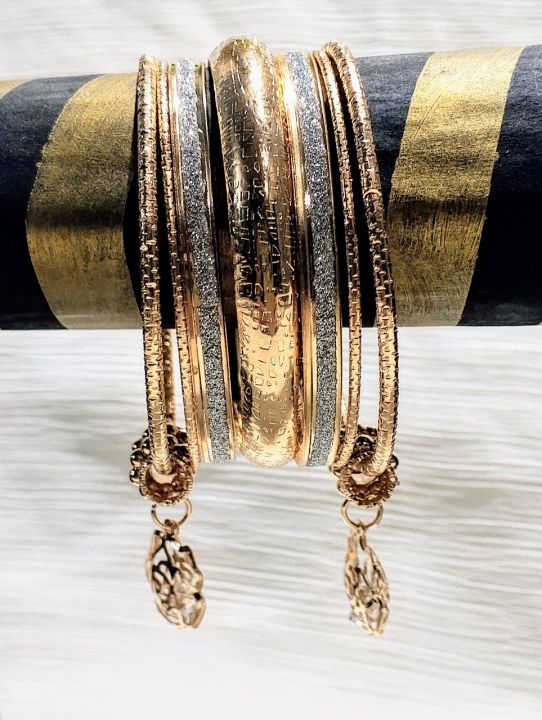 Bangle%20Set%20of%205/7/10%20Bangles%20with%20Floral%20Charms%20%E2%80%93%20Elegant%20Gold-Silver%20Plated%20Stylish%20&%20Trendy%20Bracelet%20Jewelry%20-%20Image%204