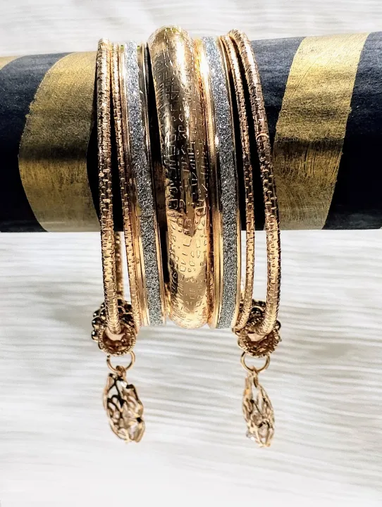 Bangle%20Set%20of%205/7/10%20Bangles%20with%20Floral%20Charms%20%E2%80%93%20Elegant%20Gold-Silver%20Plated%20Stylish%20&%20Trendy%20Bracelet%20Jewelry%20-%20Image%204