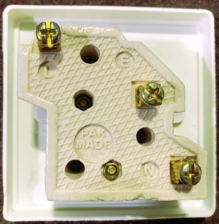 3%20pin%20power%20plug%20-%20Image%202