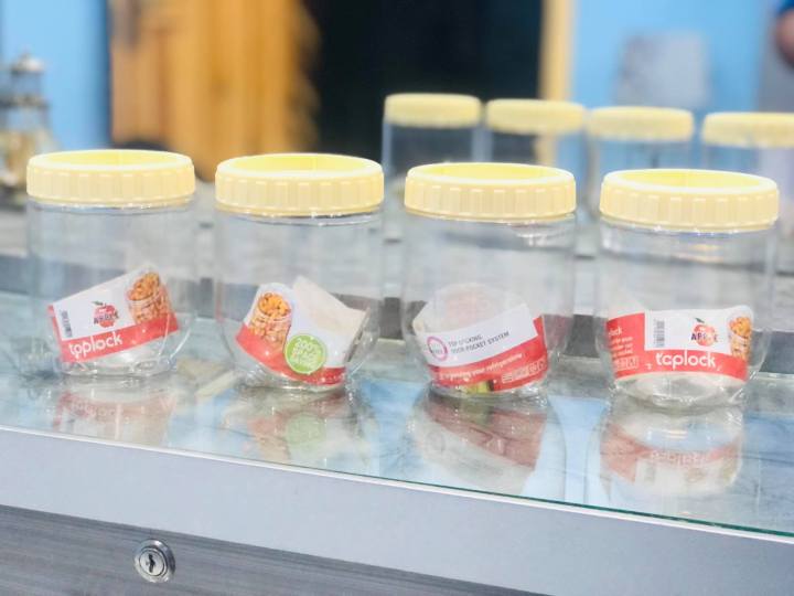 Pack%20of%204%20Food%20Condiment%20Spice%20Storage%20Jars%20500ml%20With%20Interlock%20Feature%204x4%20Inches%20-%20Image%204