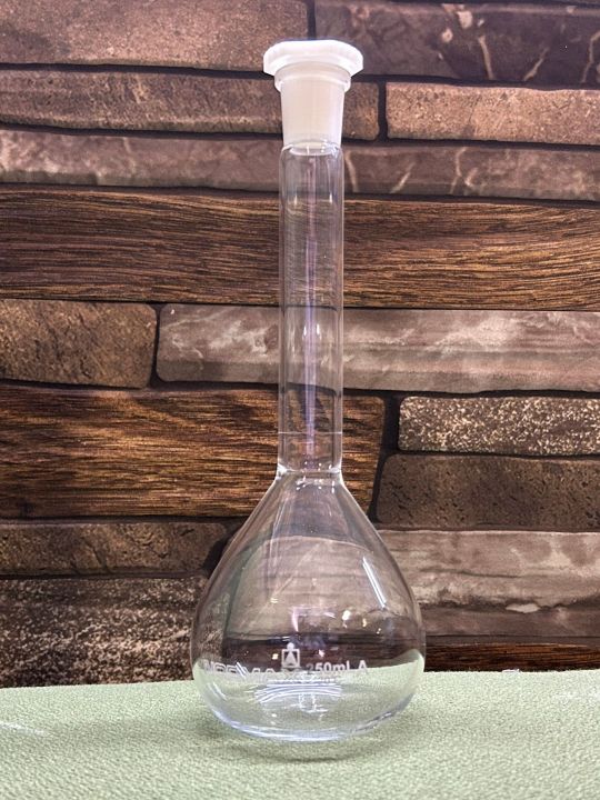 Volumetric%20Flask,%20250ml%20%E2%80%93%20Clear-Fitted%20with%20Polypropylene%20Stopper%20-%20Class%20A,%20Tolerance%20%C2%B10.10%20ml%20-%20White%20Graduation%20Mark%20-%20Borosilicate%20Glass%20%E2%80%93NORMAX%20-%20Image%206