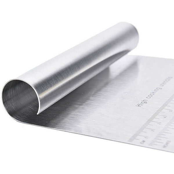 Steel%20Pizza%20Dough%20Cutter%20%E2%80%93%20Scale%20-%20Image%203