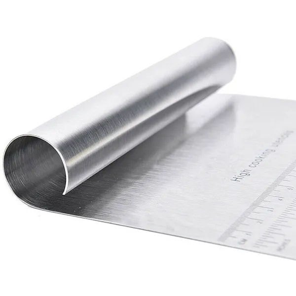 Steel%20Pizza%20Dough%20Cutter%20%E2%80%93%20Scale%20-%20Image%203