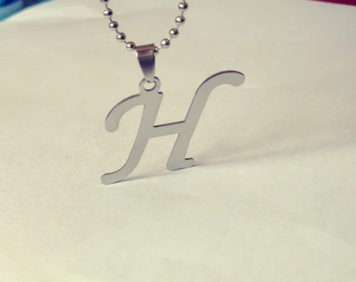 Stylish%20Silver%20And%20Black%20Alphabet%20H%20Locket%20-%20Image%205