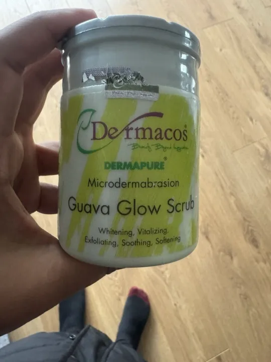 Dermacos%20Guava%20Glow%20Scrub%20-%20200%20Gram%20-%20Image%205