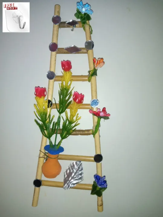 Decorated%20Cane%20Wood%20Ladder%20With%20Gift%20-%20Image%204
