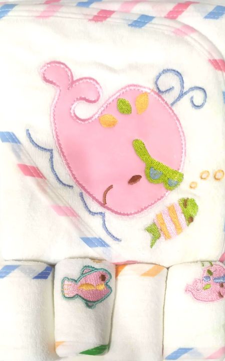 Newborn%20Baby%20Bath%20Gown%20With%20Hood%20And%20Face%20Towels%20Set%20-%20Image%202