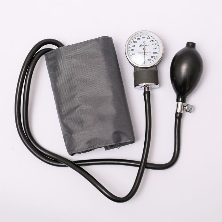 Ucheck%20Professional%20Manual%20Blood%20Pressure%20Cuff%20%E2%80%93%20Superior%20Aneroid%20Sphygmomanometer%20BP%20Operator%20with%20Durable%20Carrying%20Case%20With%20Accurate%20Readings%20-%20Image%203