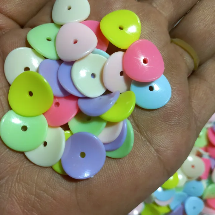 MIXED%20COLORS%20ACRYLIC%20FLAT%20ROUND%20SHAPED%20COLORFUL%20SPACER%20BEADS%20%7C%20COIAN%20BEADS%20%7C%20CURVED%20BEADS%20MIXED%20WAVY%20DISC%20BEADS%20FOR%20JEWELRY%20MAKING%20FOR%20KIDS,%20JEWELRY%20BRACELETS,%20ART%20AND%20CRAFT%20PROJECTS.%20FLAT%20ROUND%20SHAPE%20SPACER%20BEADS%20MIXED%20CANDY%20COLOR.%20-%20Image%204