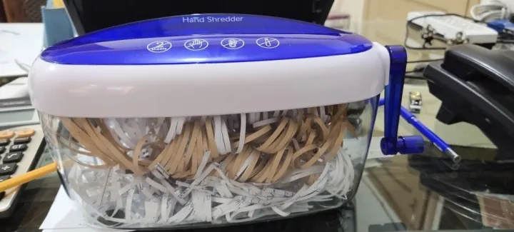 A4%20size%20Paper%20Shredder%20to%20Cut%20Quilling%20Strips%20Manual%20Shredder%20-%20Image%203