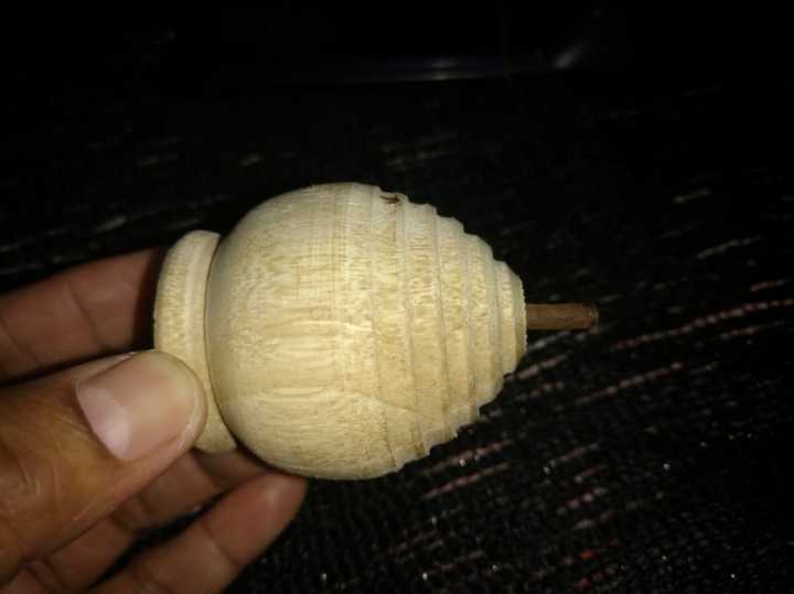 2pcs%20Wooden%20Spinner%20Lattoo%20With%20Thread%20For%20School%20Lattu%20%20kids%20adult%20-%20Image%204