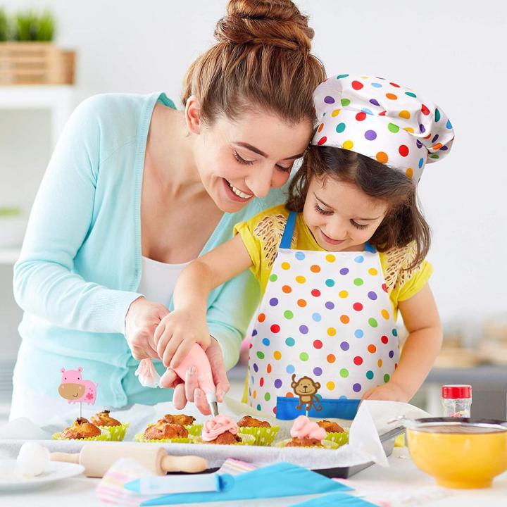 Wilko Cookie & Cupcake Decorating Kit 18 Pieces Cake Set with Free Pack of Doylies (Product of UK)