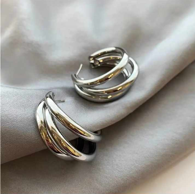Boho%20Glam%20Hoop%20Earrings:%20Vintage-Inspired%20Circle%20Statement%20Jewelry%20for%20Fashionable%20Women%20-%20Image%204