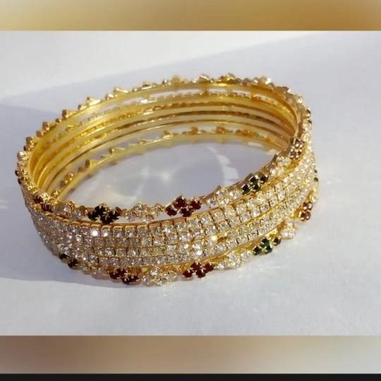 beautiful style churiyan (baangles) for girls perfect for formal wear and casual wear golden color size 2.4, 2.6 , 2.8 set of 6 bangles