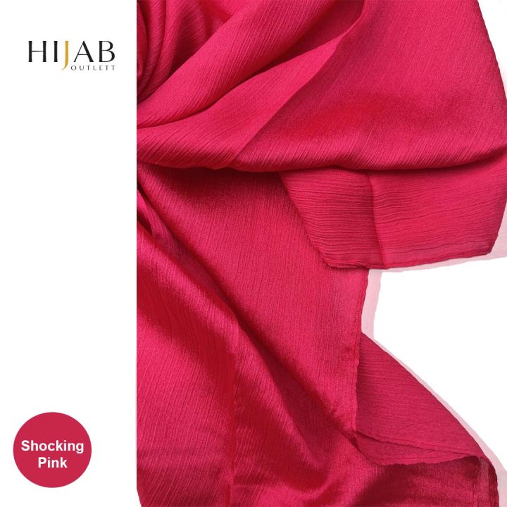 Luxury%20Crinkle%20Silk%20hijab%20scarf%20in%20High-Quality%20Fabric,%20Light%20weight%20feel%20and%20effortless%20drape%20Hijabs/Scarves/Stoler%20for%20Girls/Women%20-%20Image%202