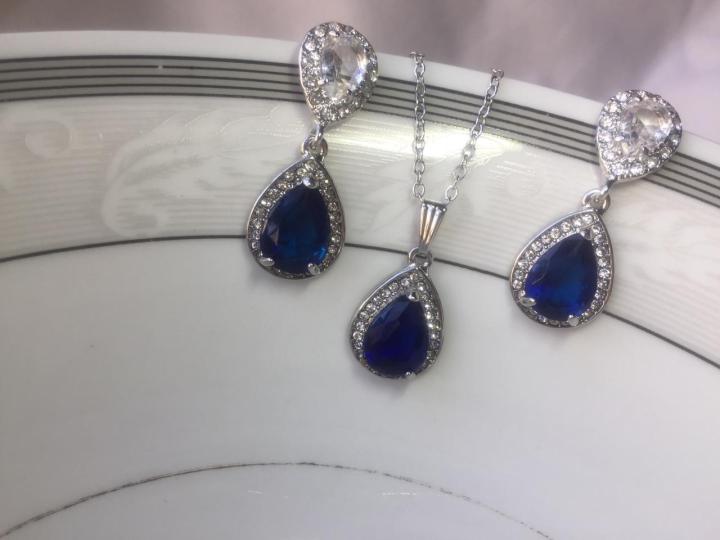 Luxurious%20and%20Fashionable%20Inlaid%20Blue%20Diamond%20Earrings%20Women's%20Romantic%20Bride%20Wedding%20Earrings%20Necklace%20Set%20Party%20Jewelry%20-%20Image%205