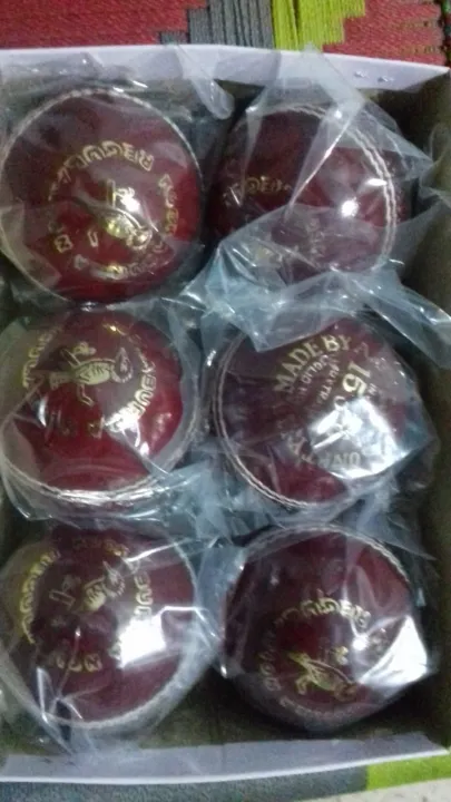 Test%20Match%20cricket%20ball/Kookaburra%20%20cricket%20Hard%20ball/Sewn%20Export%20Quality%20Pack%20of%206/OVERS:(40-45)%20-%20Image%205