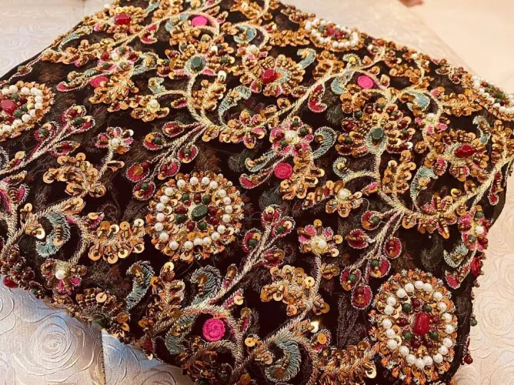 MUGHAL%20E%20AZAM%20Luxury%20Chiffon%20Collection%202%20piece%20Shirt%20&%20Dupatta%20Fabric%20Pure%20soft%20Chiffon%20SWAROVSKI%20CRYSTALS%20&%20BEADS%20COMPLETE%20HANDMADE%20WORK%20-%20Image%203