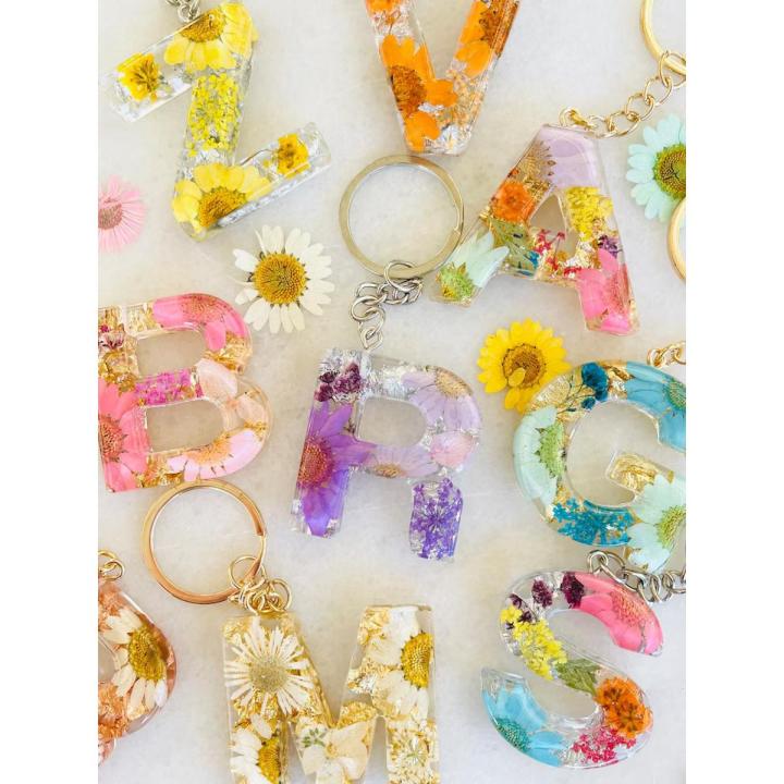 Resin flower keyring/ floral keyring/ keychain/ letter keyring/ gifts / keyring with tassel / keychain with tassel/ keyring