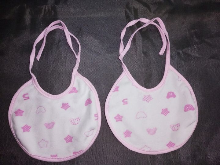 Pack%20of%202%20Newborn%20Baby%20Bibs%20-%20Pure%20Cotton%20Round%20Shape%20Tie%20Knot%20Bib%20for%20Babies%20-%20Small%20Feeding%20Drool%20Saliva%20Bibs%20for%20Infants%20(0-6%20Months)%20-%20Newborn%20Baby%20Bib%20(Tie%20Knot%20Bibs%20for%20Babies)%20Round%20Shape%20Small%20Bibs%20-%20Image%205
