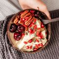 Coconut Bowls and Wooden Spoons for Serving Noodle,Pasta,Smoothie,Porridge,Handicraft Decoration Coconut Shell Bowl. 