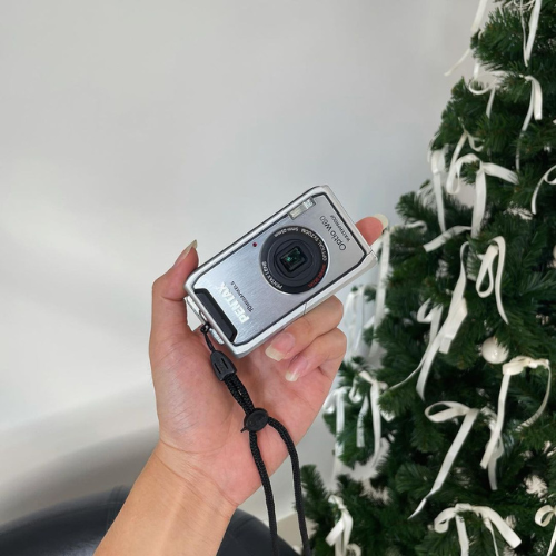 Pentax Optio W60 10MP Waterproof Digital Camera with 5x Optical Zoom. (Silver)