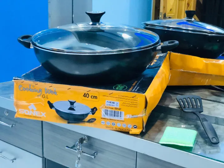 Non%20Stick%20Cookware%20Wok%20With%20Lid%20-%20Karahi%20with%20lid%2040cm%20(only%20karahi%20with%20lid%20)%20-%20Image%202