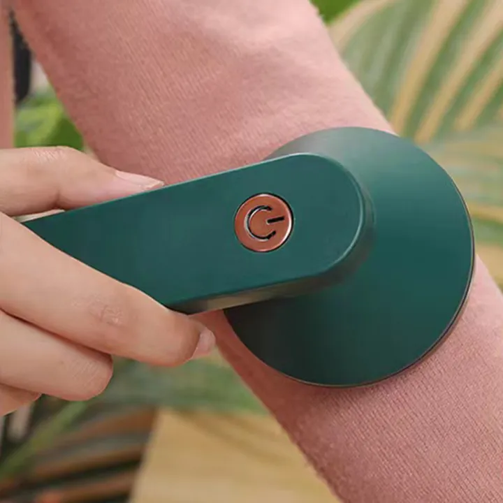 Rechargeable%20Electric%20Lint%20Remover%20and%20Fabric%20Shaver%20%7C%20Portable%20Fuzz%20Remover%20for%20Clothes%20%7C%20Neutrals%20Home%20D%C3%A9cor%20Lint%20Remover%20-%20Image%205