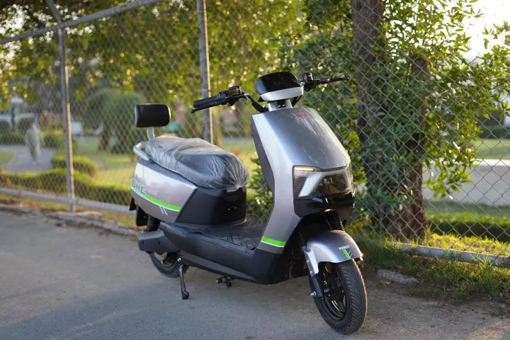 %E2%9A%A1%20SY03%20Electric%20Scooter%20%E2%80%93%20Long%20Range%20Power%20(120km)%20with%20Lithium%20Battery%20&%20Fast%20Charge%20-%20Image%205