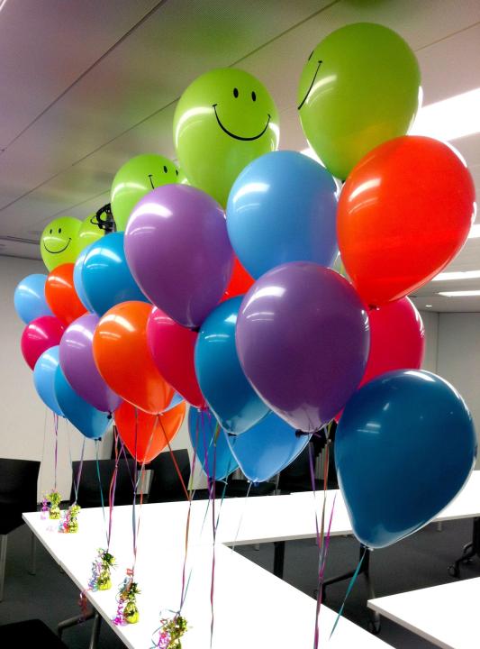 100%20Balloon%20Happy%20Face%20Smiley%20Balloons%20Emoji%20Balloons%20Smile%20balloon%20with%20Small%20AIR%20PUMP%20-%20Image%205