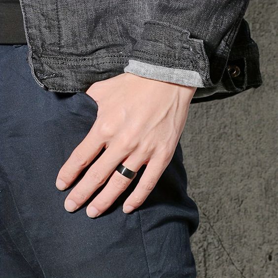 PURE BLACK TITANIUM RING FOR MEN AND WWOMEN NEVER SHADED